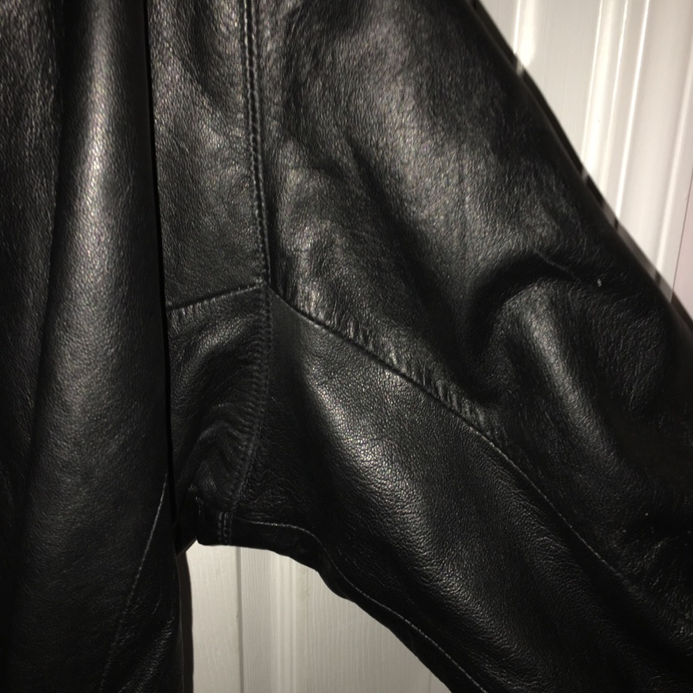 Wilson’s Leather form fitting jacket - Picture 10 of 10